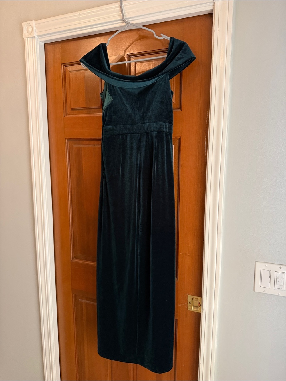 Lulu's Off-Shoulder Velvet Gown in Deep Green Emerald - Picture 2 of 5
